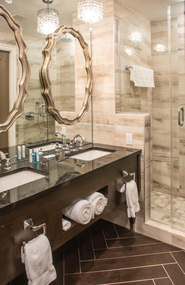 Deluxe Queen Room interior